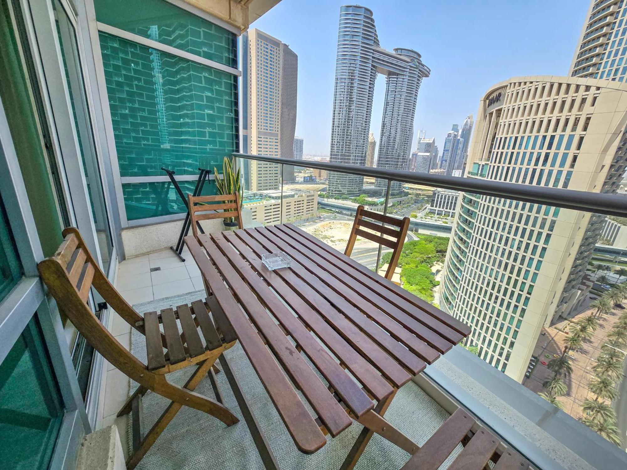 Easygo - Comfy 2Bdr In Loft Tower Downtown Apartment Dubai Exterior photo